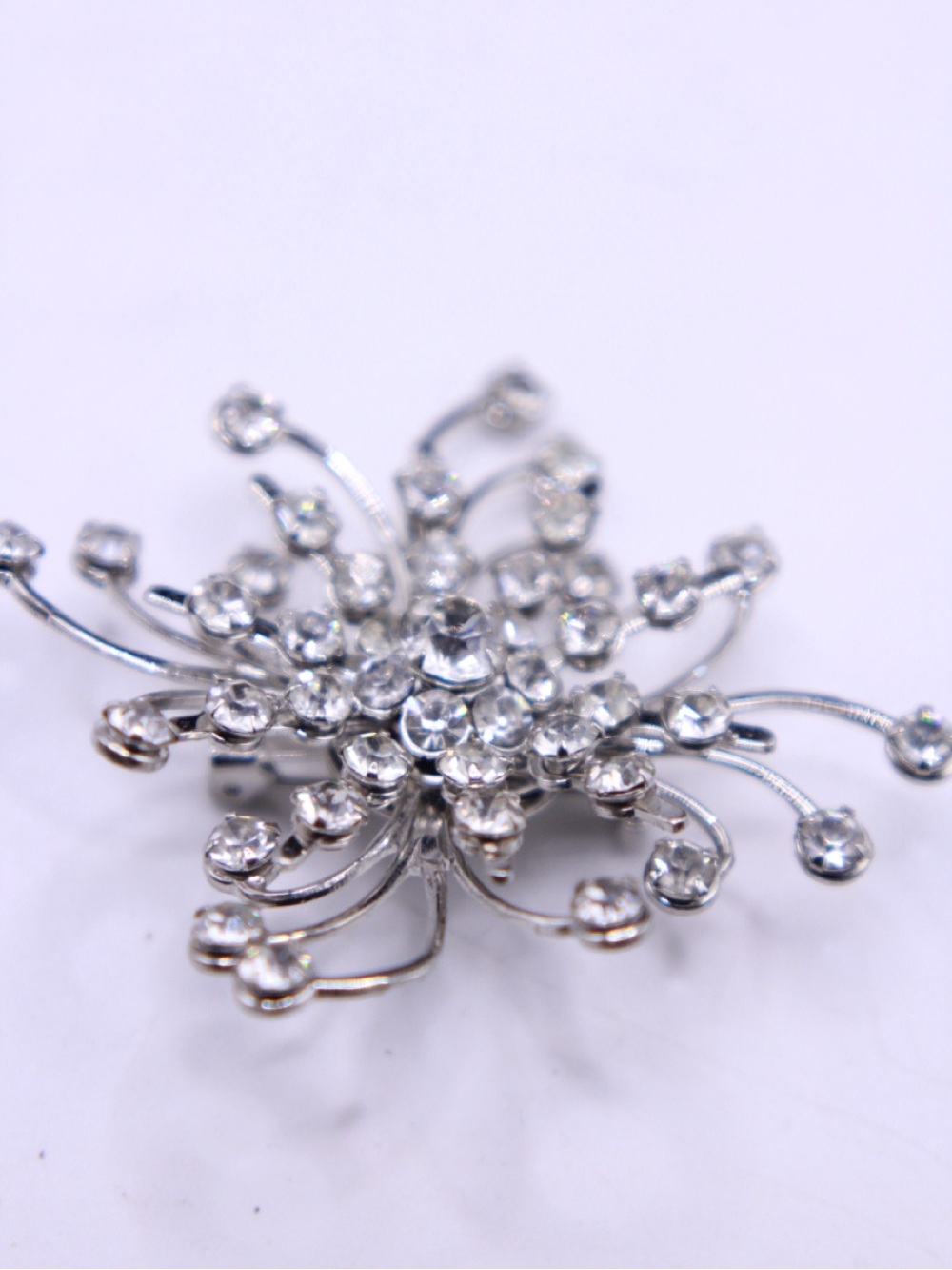 Vintage unsigned Silver tone Crystal starburst riveted Burst Brooch - Picture 3 of 5